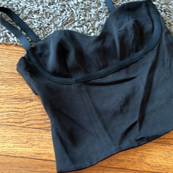 NWOT Princess Polly Black Crop Top Size 2 - Picture 2 of 9